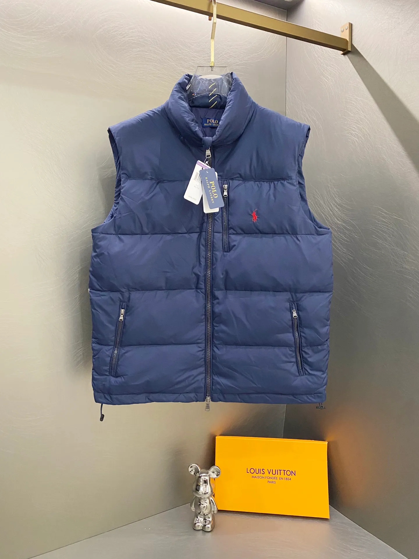 P520 Ralph Lauren/Ralph Lauren Men's Classic Pocket Zipper Waterproof Down Vest [Top Version] - - Accessories: Original tag washable label + electroplated YK zipper logo Customized Ralph Lauren zipper - Full set of accessories - The same style can be used by men and women Color: Black, Navy Blue, Black Glossy